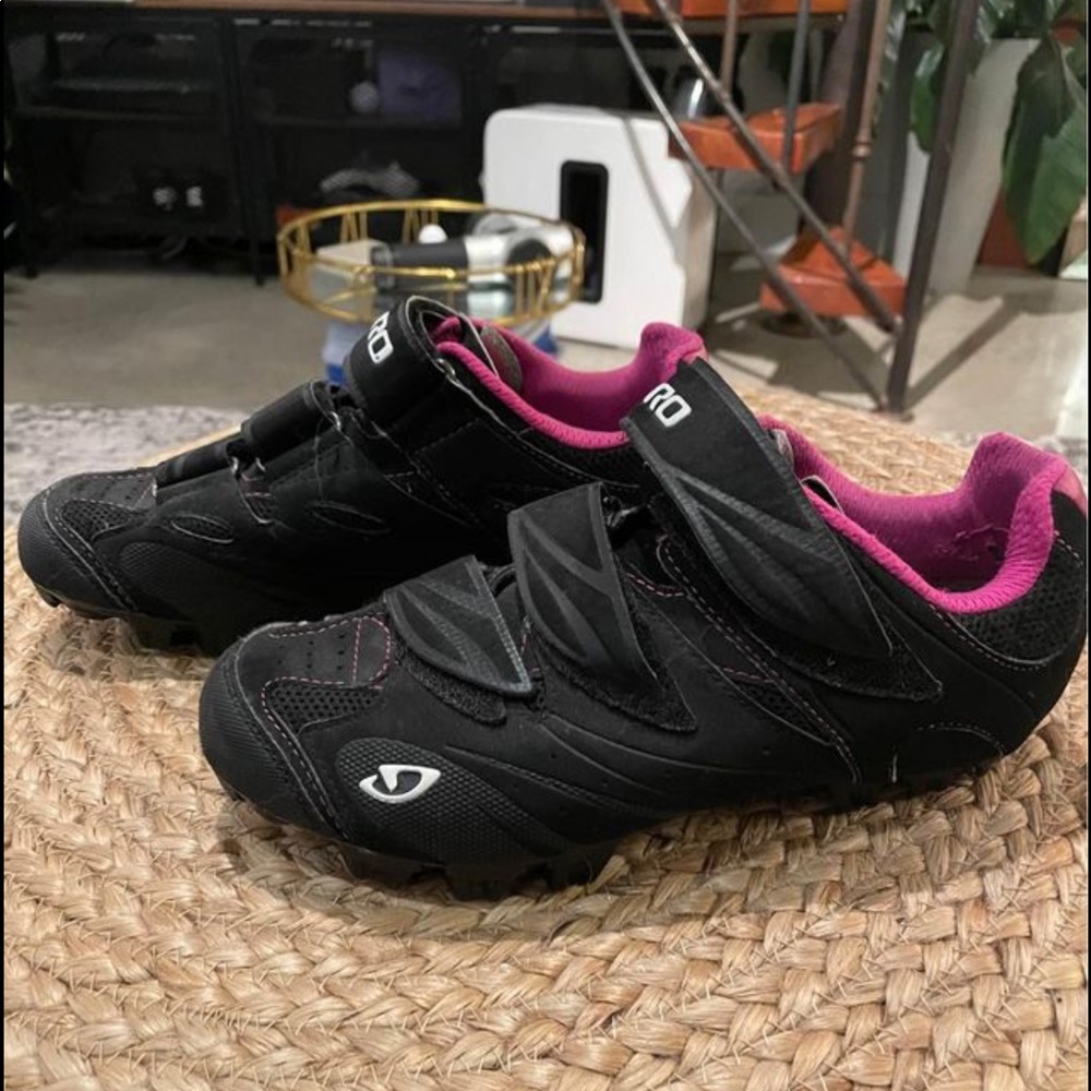 Women's giro cycling shoes